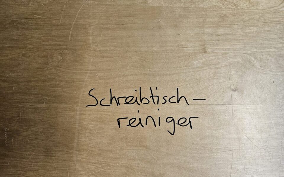 Schreibtischreiniger